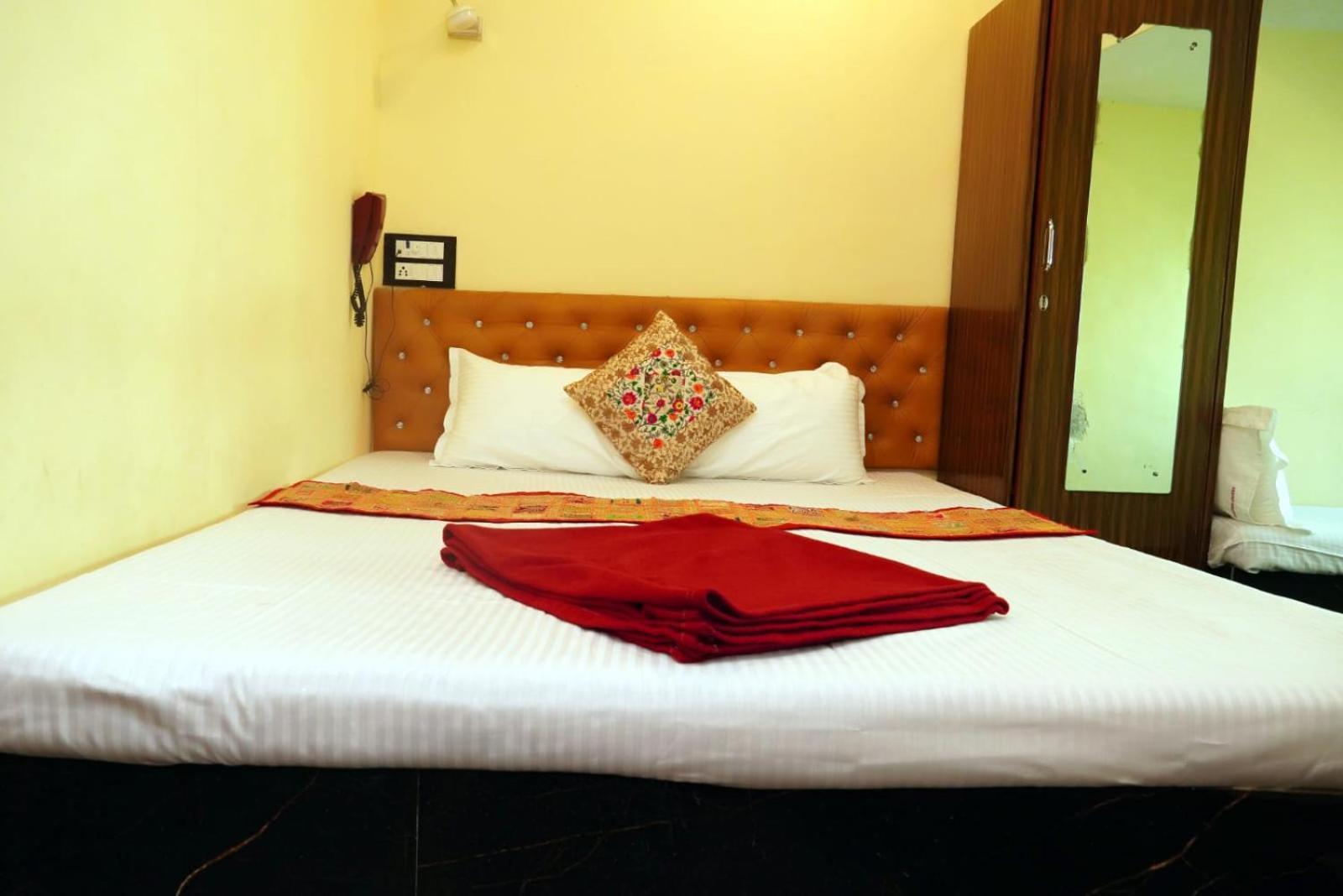 Hotel Golden Plaza Vashi Экстерьер фото